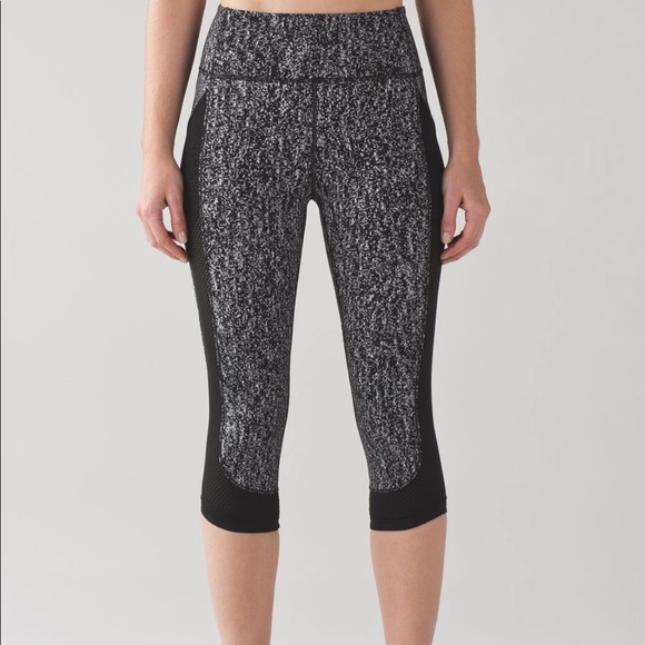 Lululemon Hi-Rise Fit Physique Crop Leggings Size 4 - Picture 1 of 11